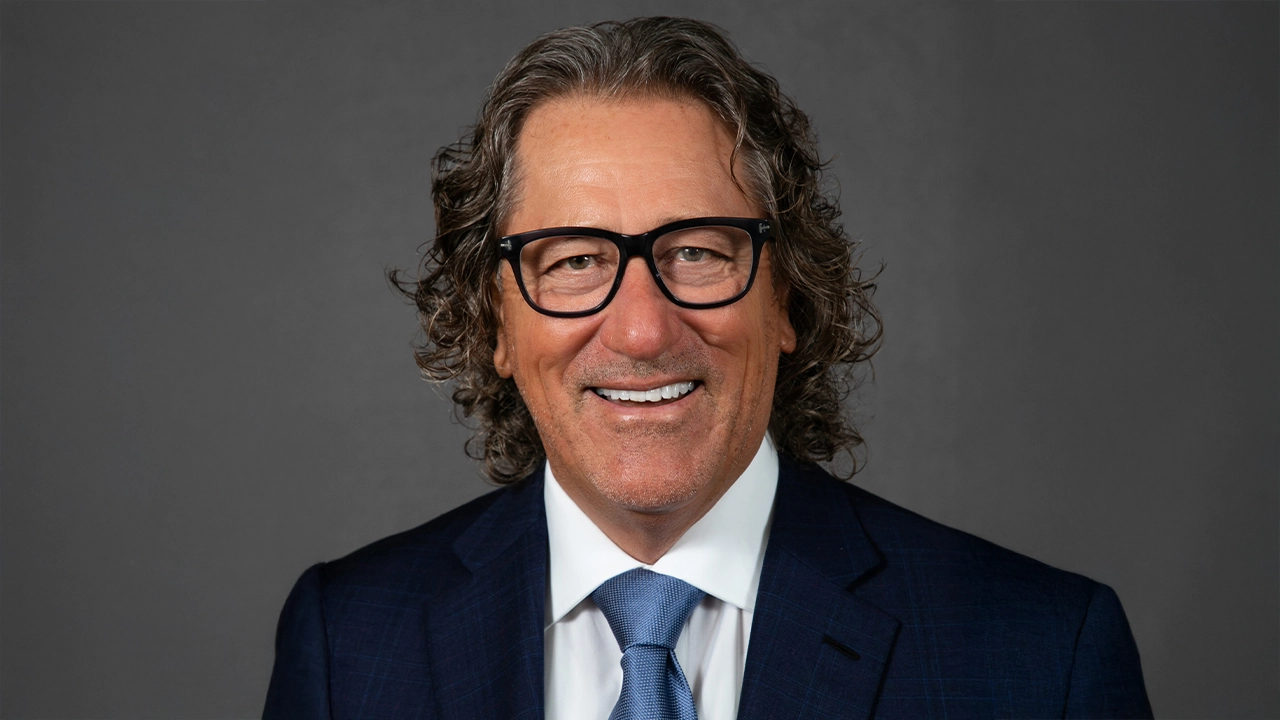 Robert Maricich, Founder and Executive Chairman of ANDMORE, an omnichannel wholesale market provider formerly known as International Market Centers, discusses leadership insights with Adam Bryant. He emphasizes team shared accountability, transparency, and the balance between short-term performance and long-term goals.