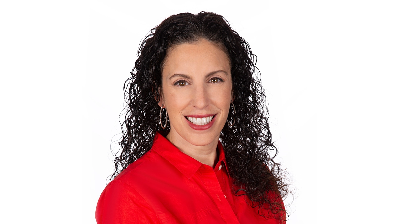 In a conversation led by Adam Bryant and David Reimer, Sarah Hofstetter, a veteran leader who is a director at Kenvue, Campbell Soup, and Profitero, shares her insights on navigating and driving change, building trust, and the importance of transparency, integrity, and candor.